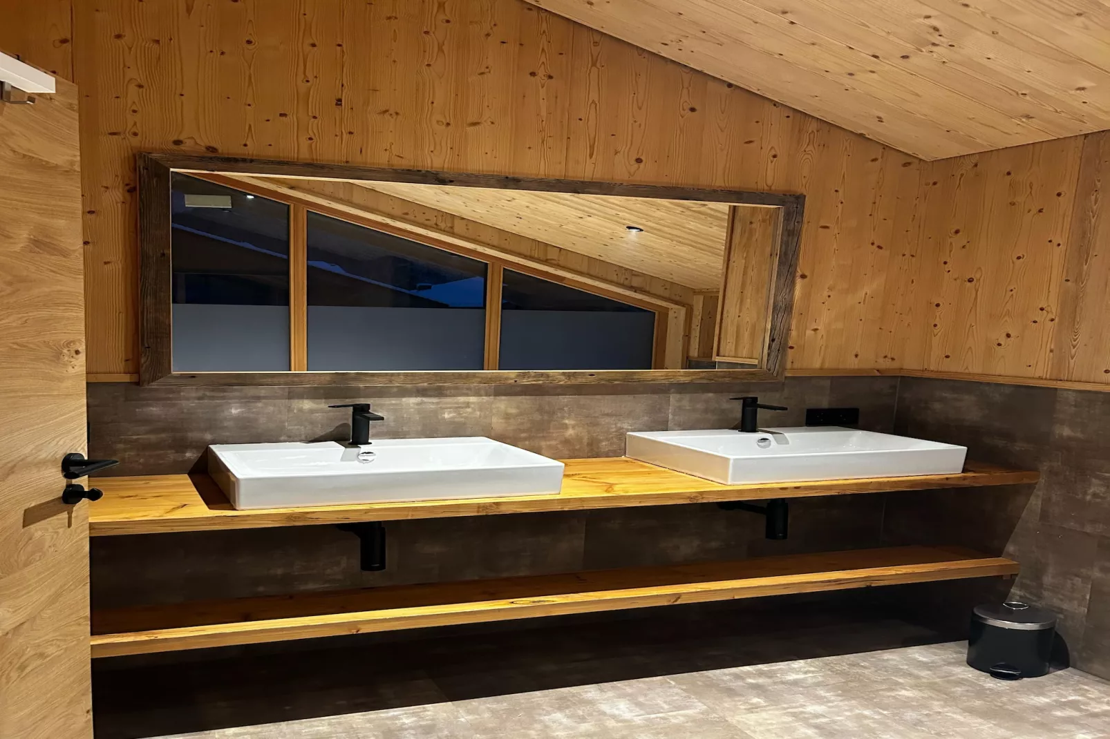 DEIN BICHLBACH Chalet groß-Bathroom