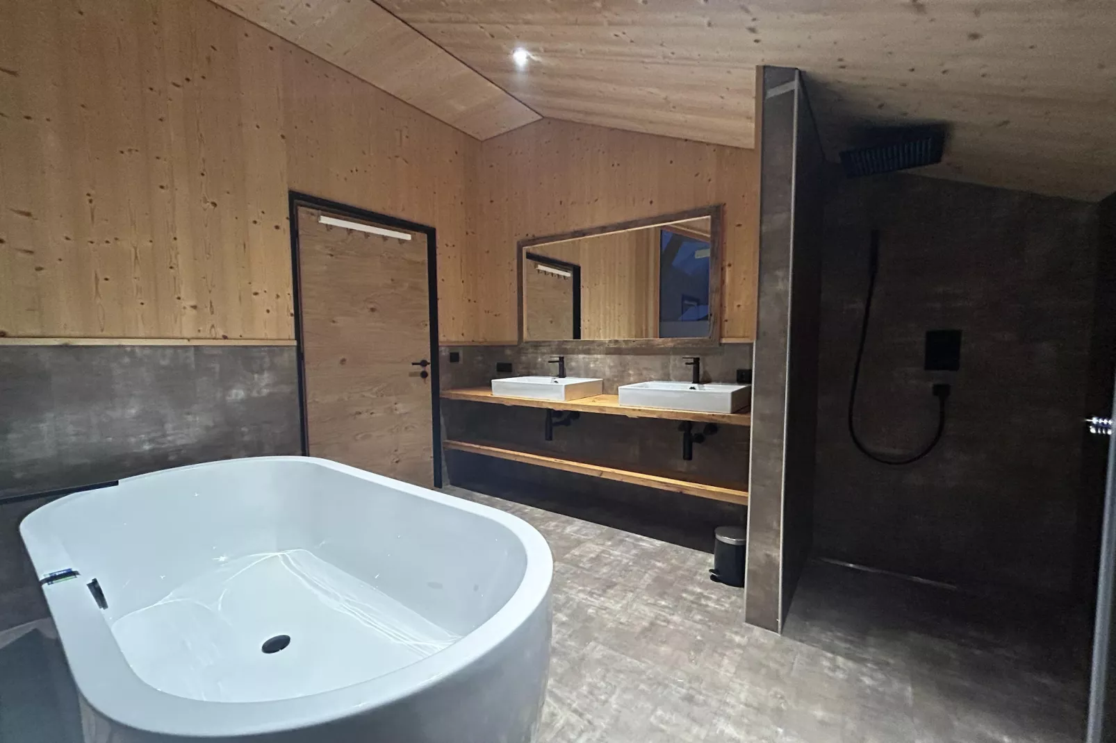 DEIN BICHLBACH Chalet groß-Bathroom