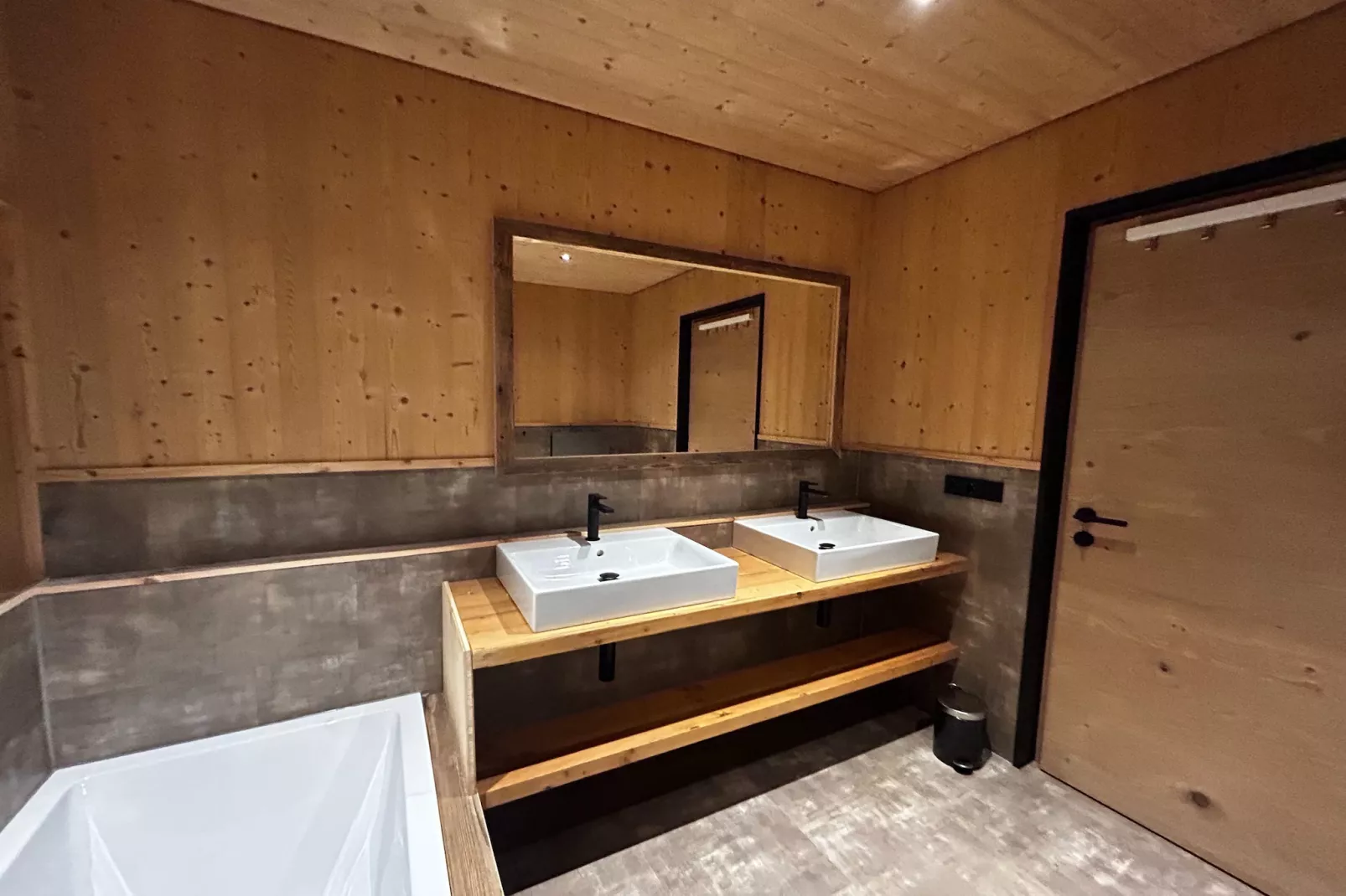 DEIN BICHLBACH Chalet groß-Bathroom