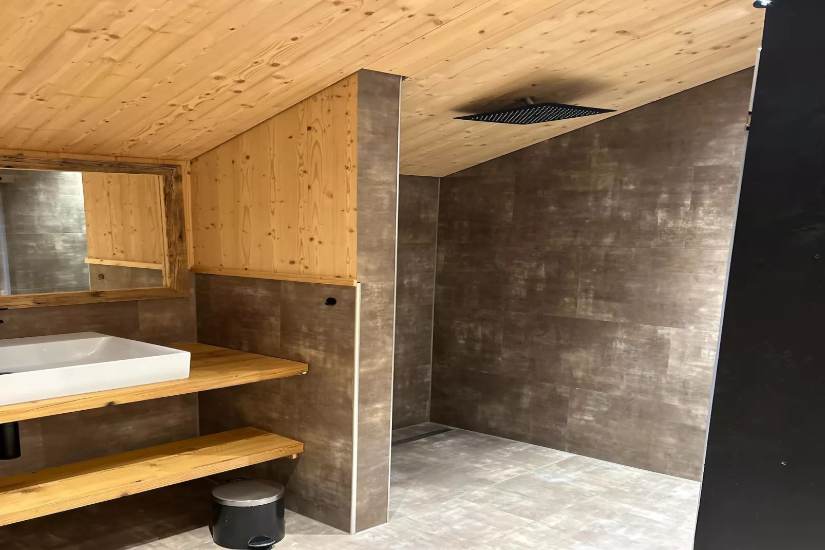 DEIN BICHLBACH Chalet klein-Bathroom