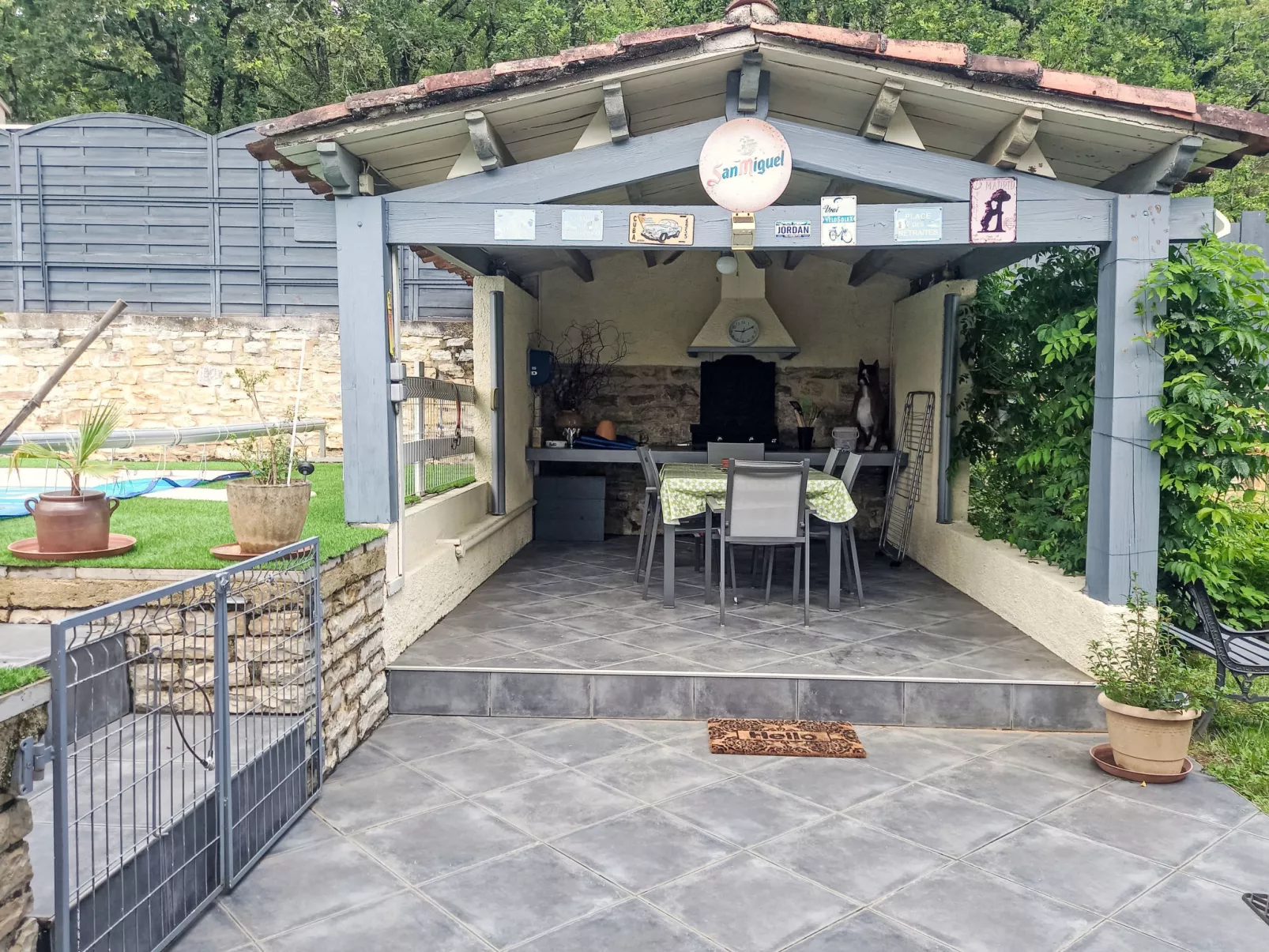 Combel d'Arnal-Outside