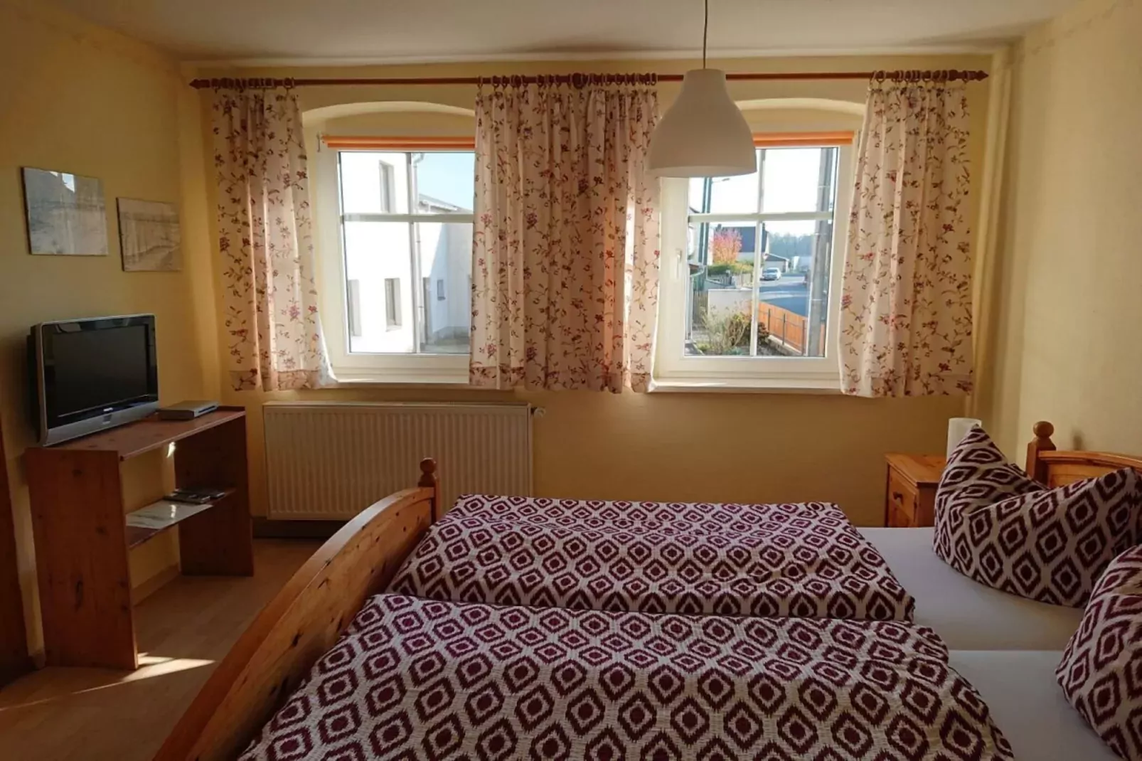 733-Bedroom