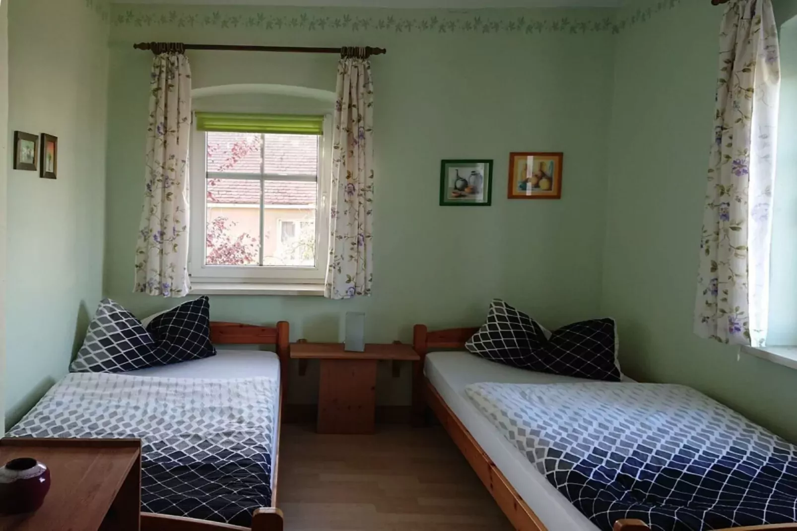 733-Bedroom