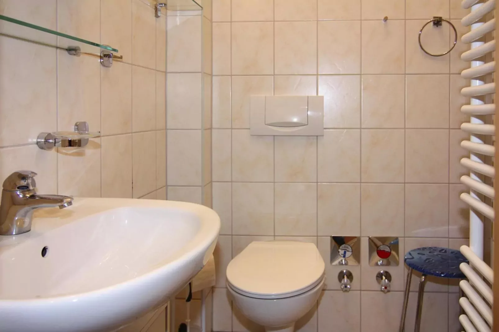 Sonnenterrasse Im EG Goethestr 10-Bathroom