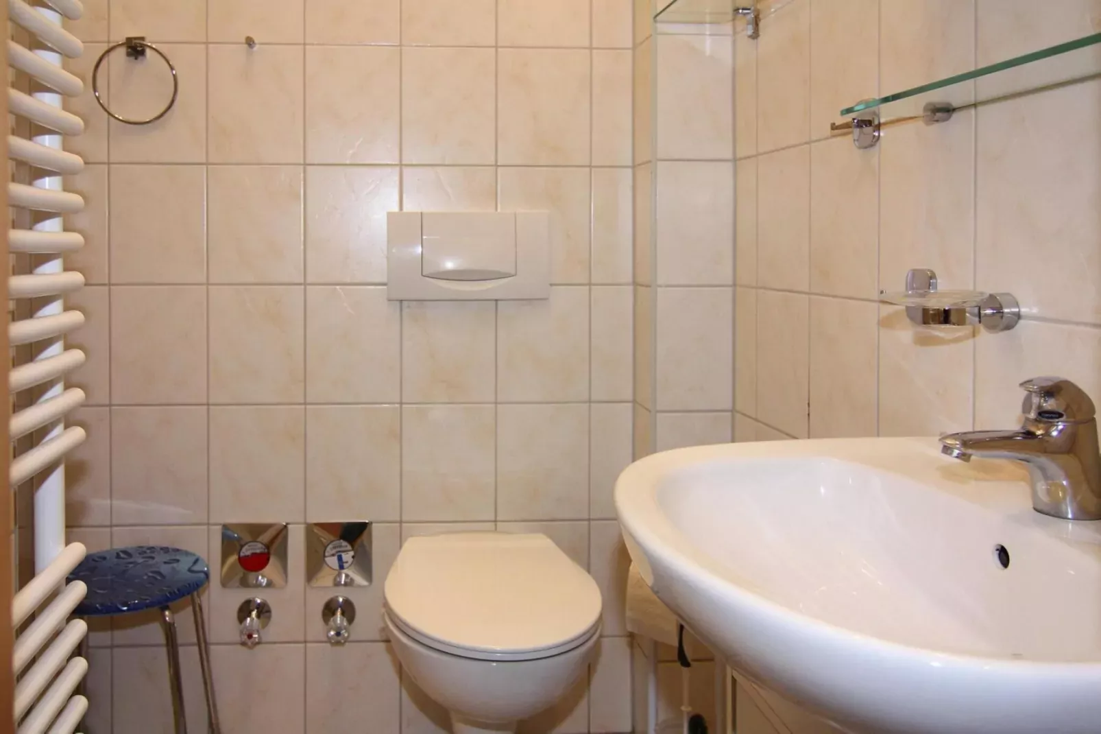 Sonnenterrasse Im EG Goethestr 10-Bathroom