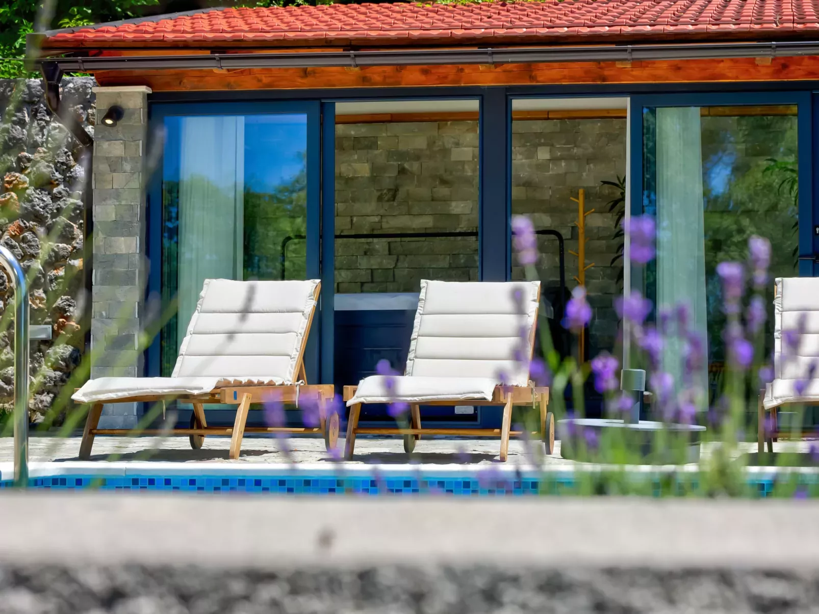 Magna Tilia-Outside