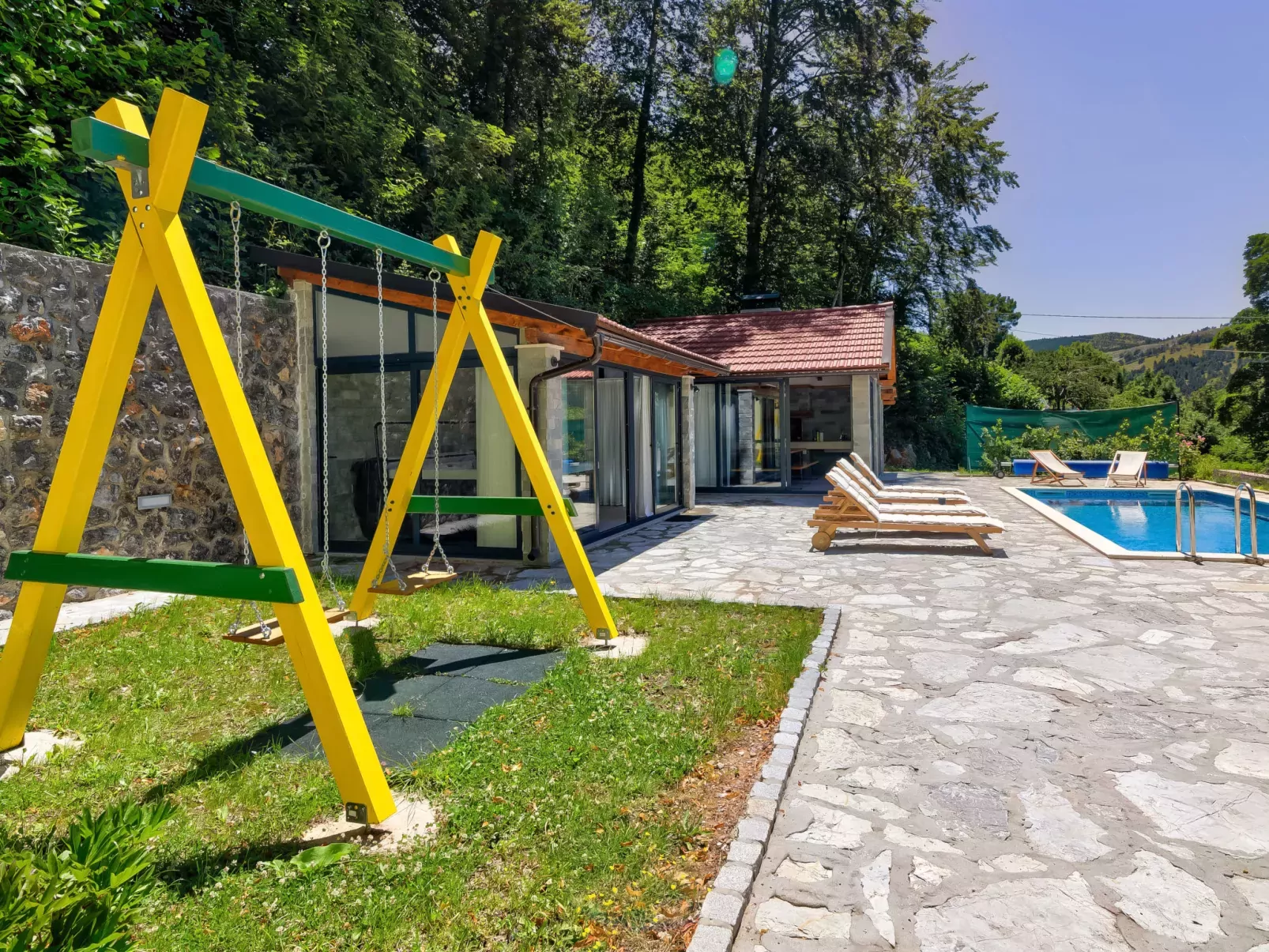 Magna Tilia-Outside