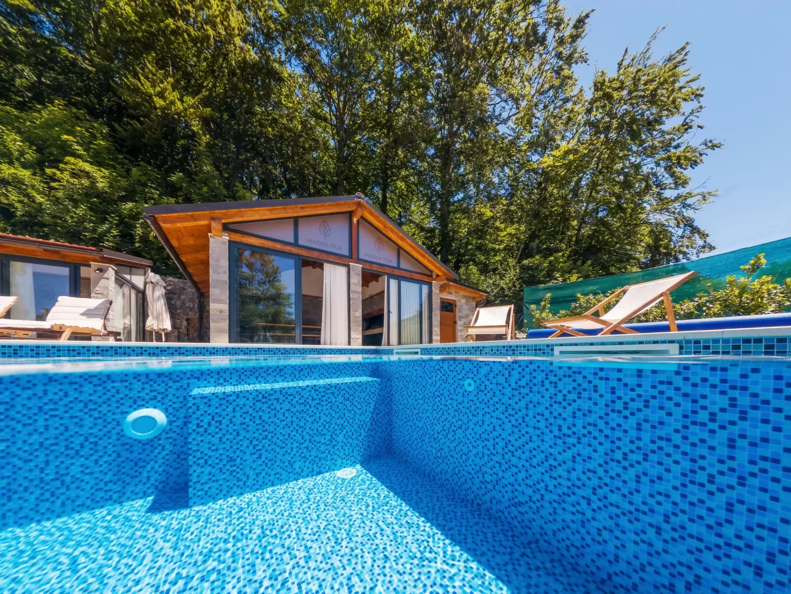 Magna Tilia-Outside