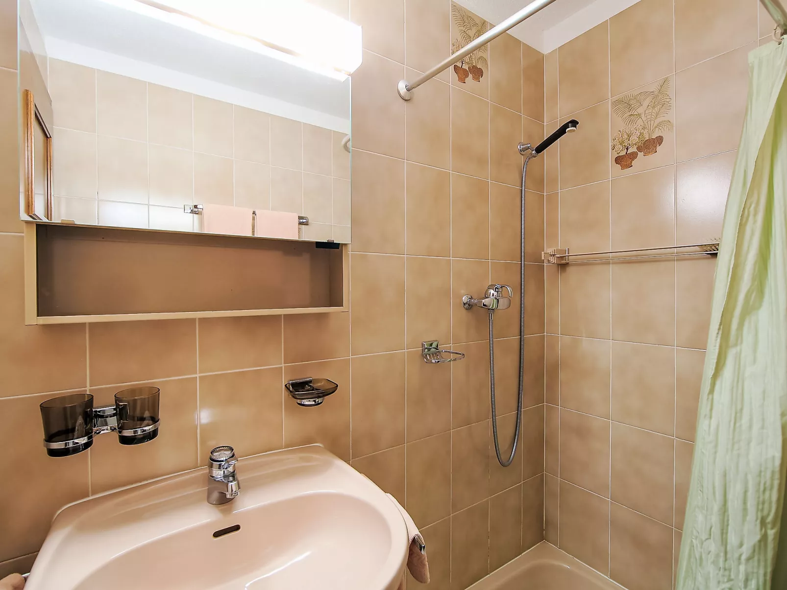Apt. 33-1-Inside