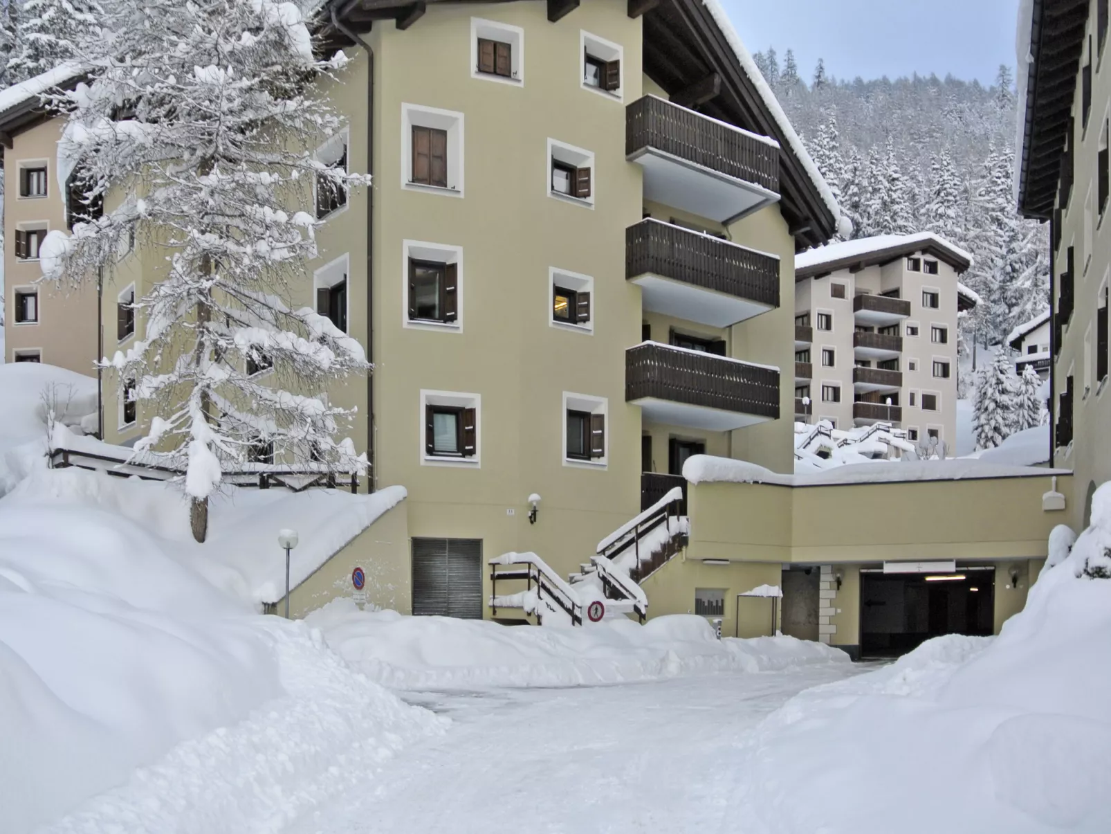 Apt. 33-1-Outside