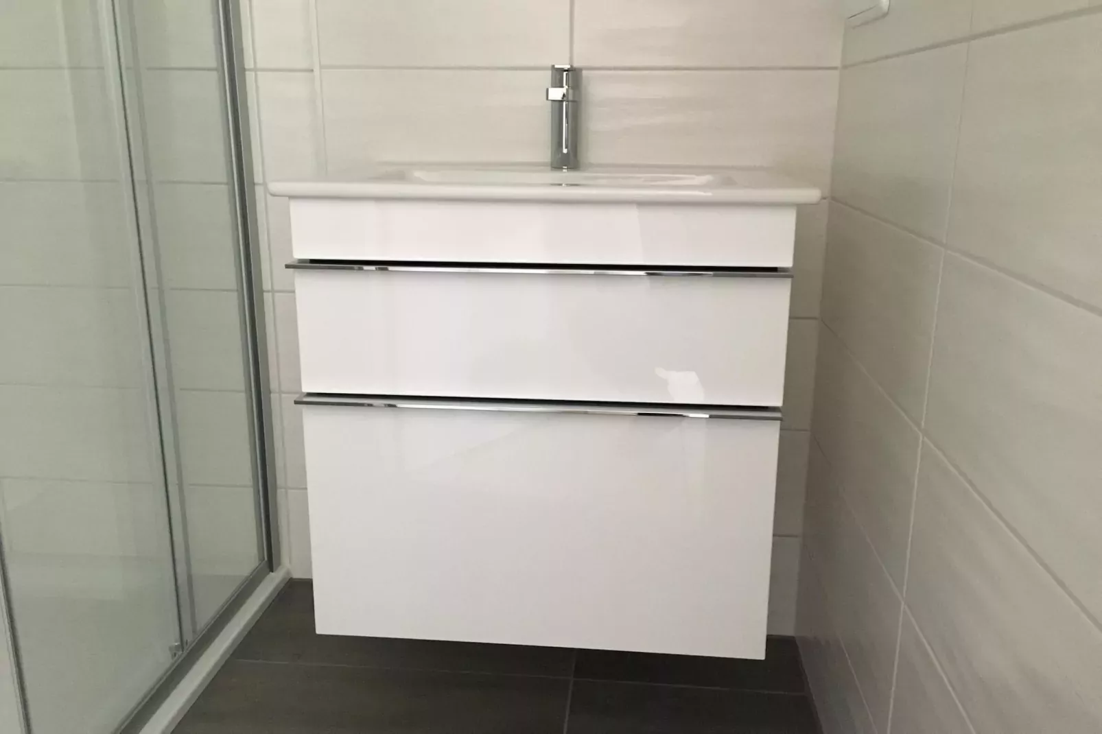 EG Rechts Haus 4 Nr 10-Badezimmer