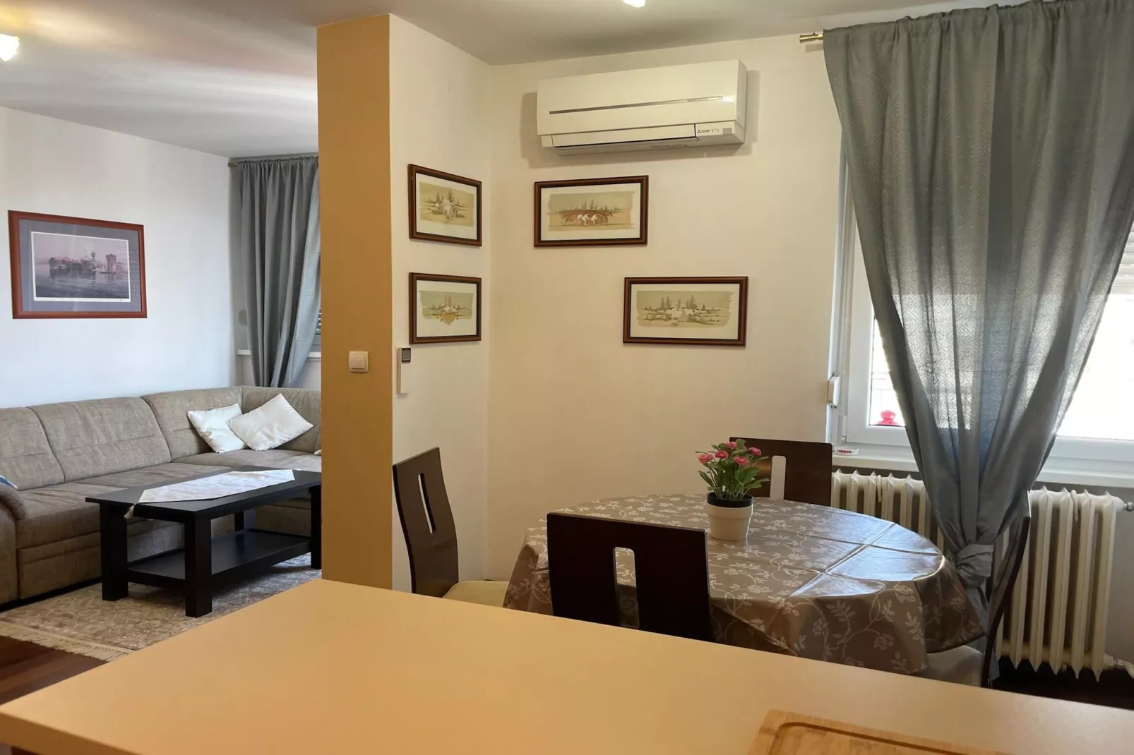 Charming apartment in Zagreb- Apartment Kaj-Living room