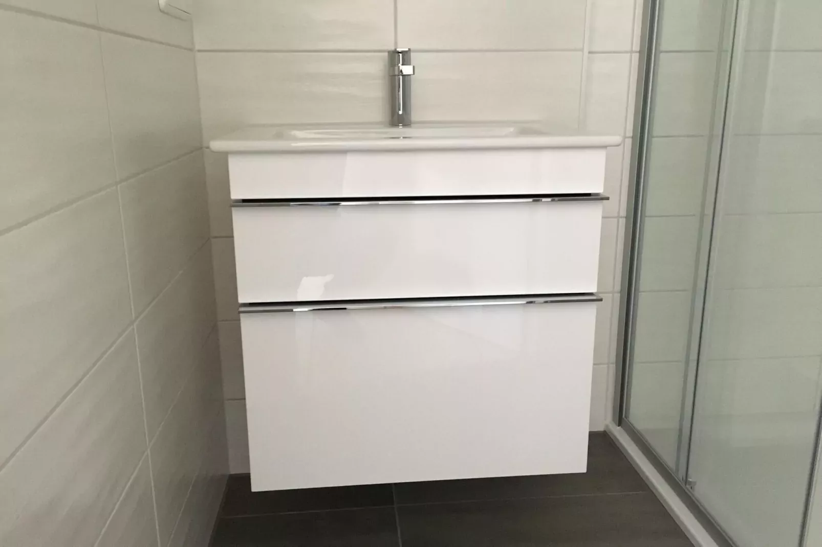 EG Rechts Haus 4 Nr 10-Badezimmer