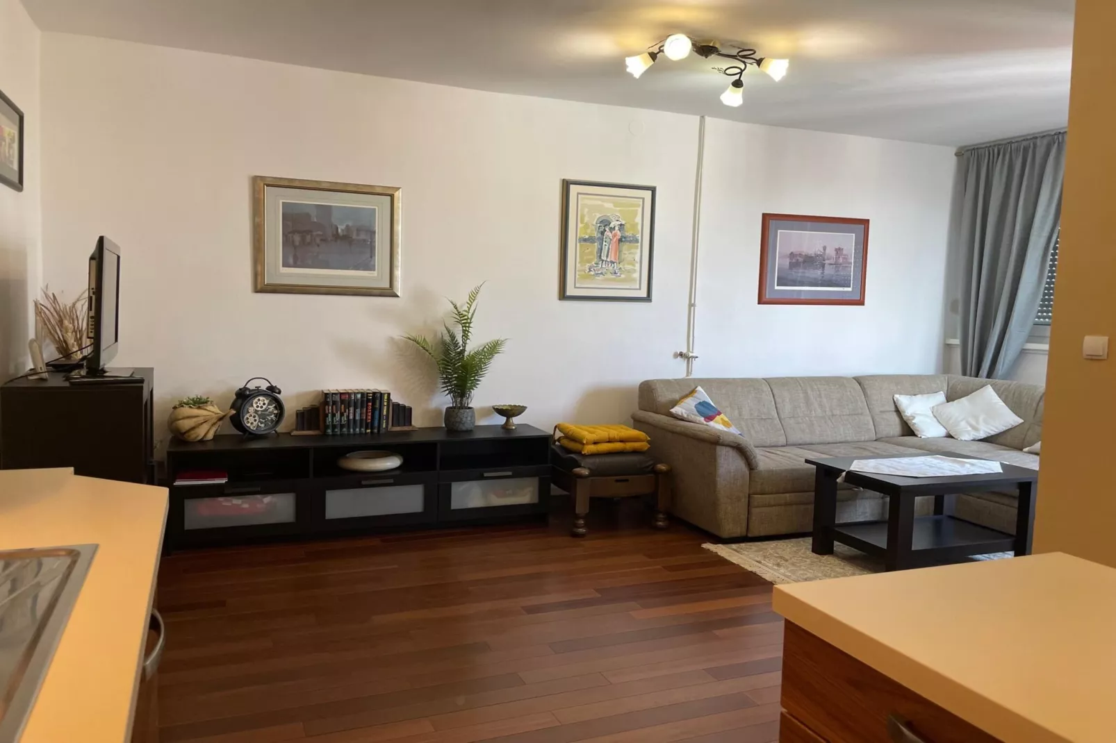 Charming apartment in Zagreb- Apartment Kaj-Living room