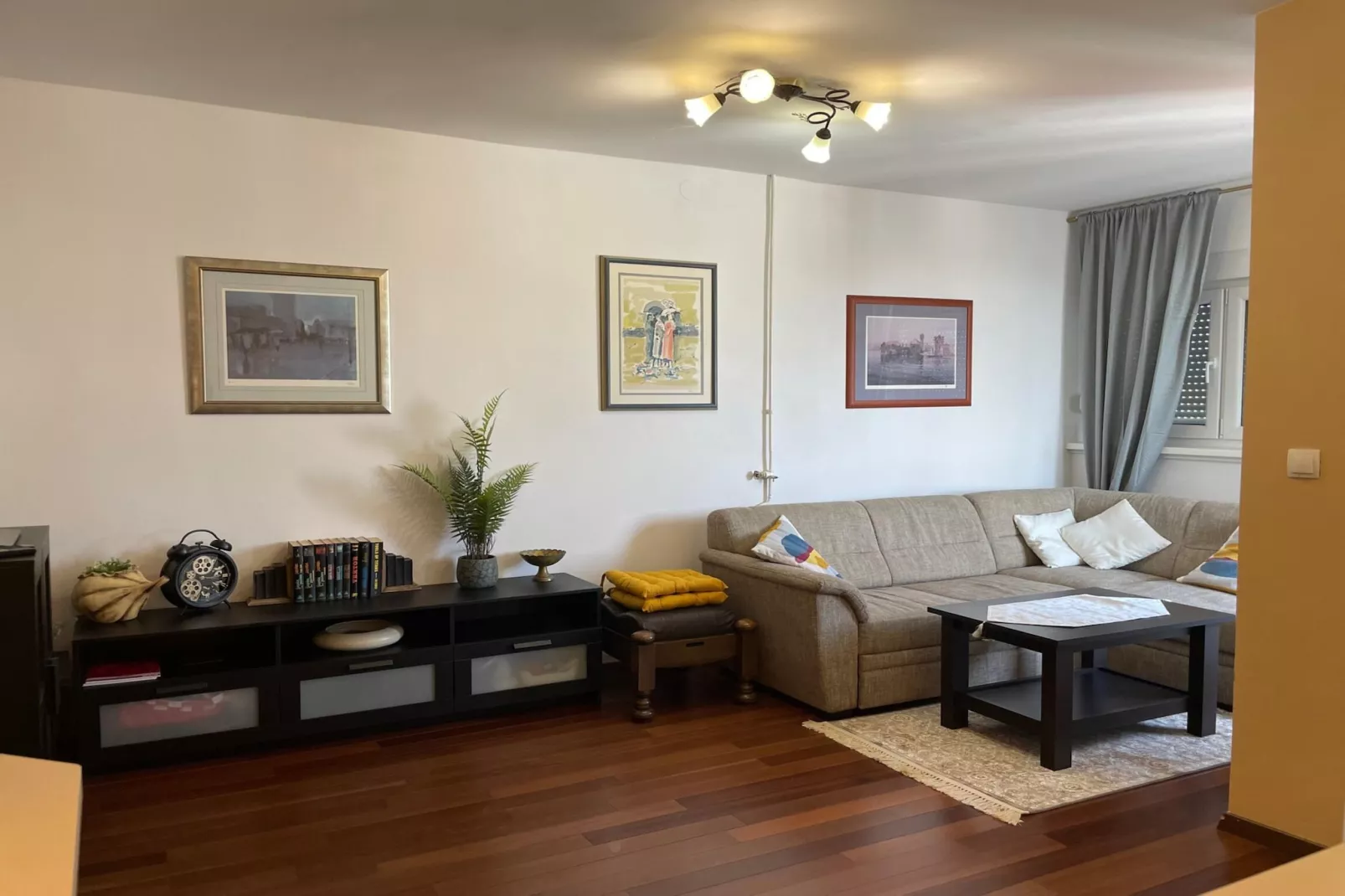 Charming apartment in Zagreb- Apartment Kaj-Living room
