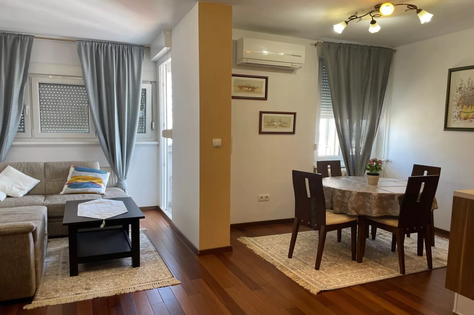 Charming apartment in Zagreb- Apartment Kaj-Dining room