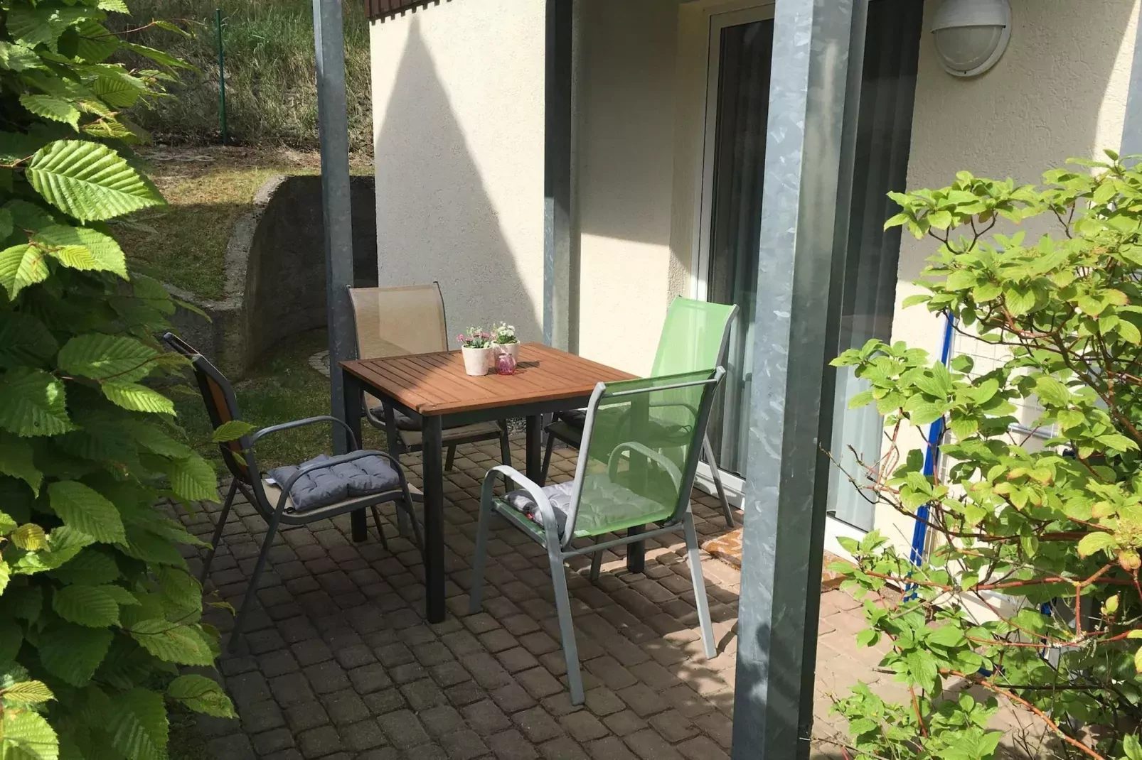 EG Rechts Haus 4 Nr 10-Terrassenbalkon