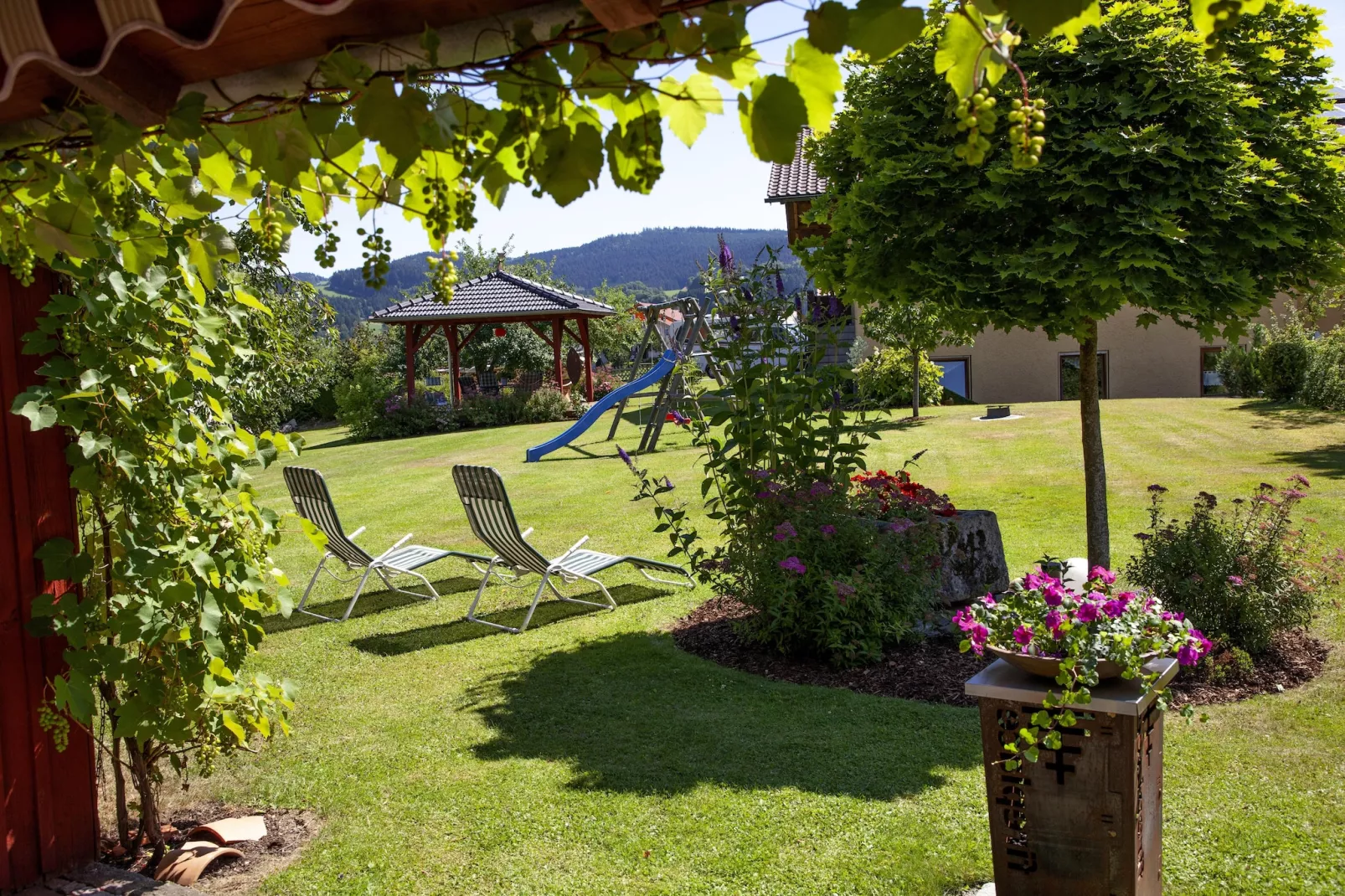 Poesie-Gardens summer