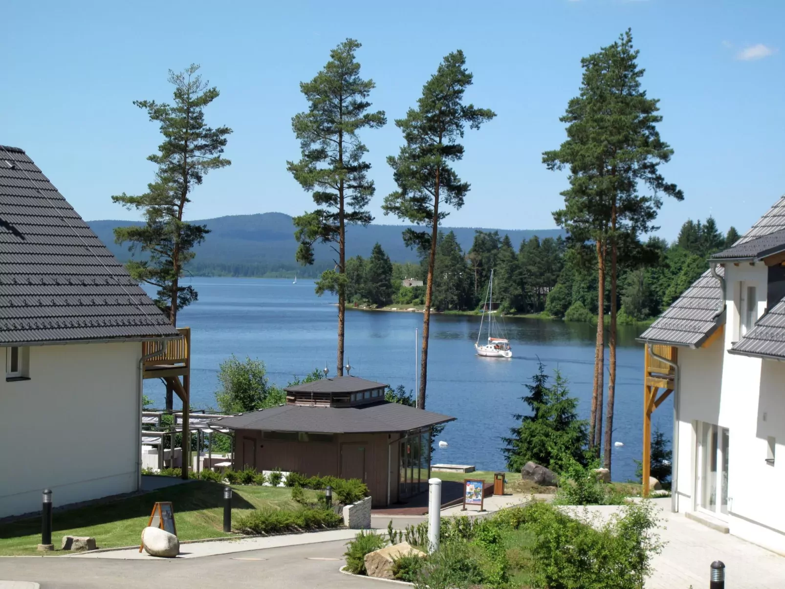 Lakeside Village 22-Outside