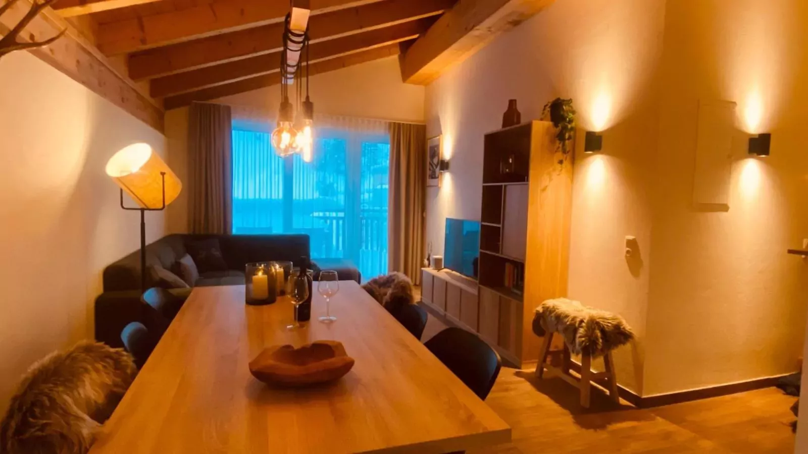 Emma Top 4-Dining room