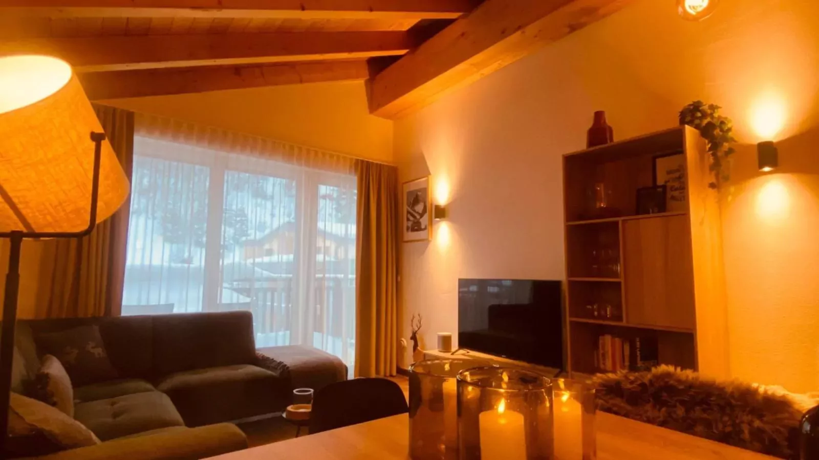 Emma Top 4-Living room