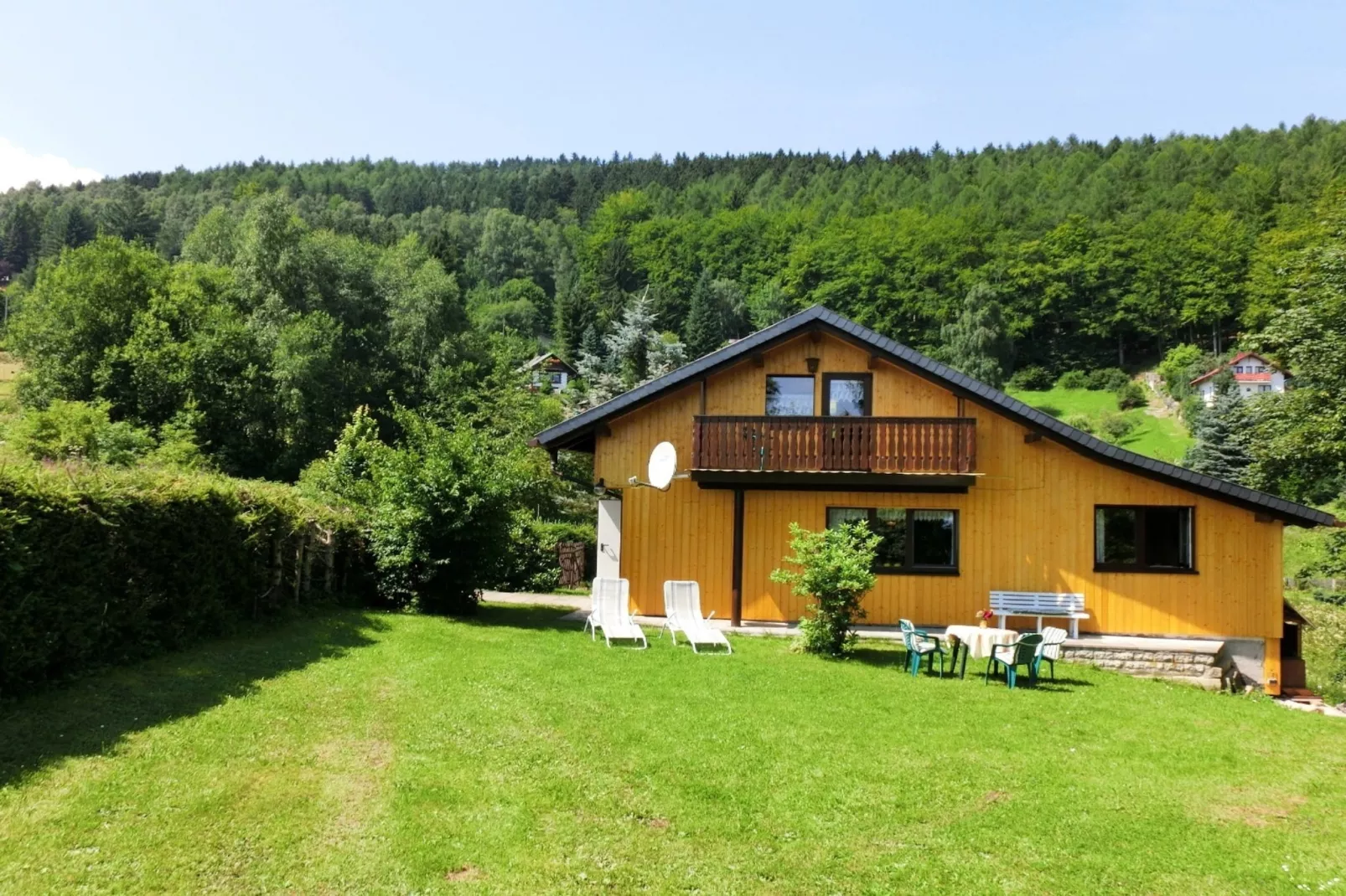 Steinbach-Hallenberg-Exterior summer