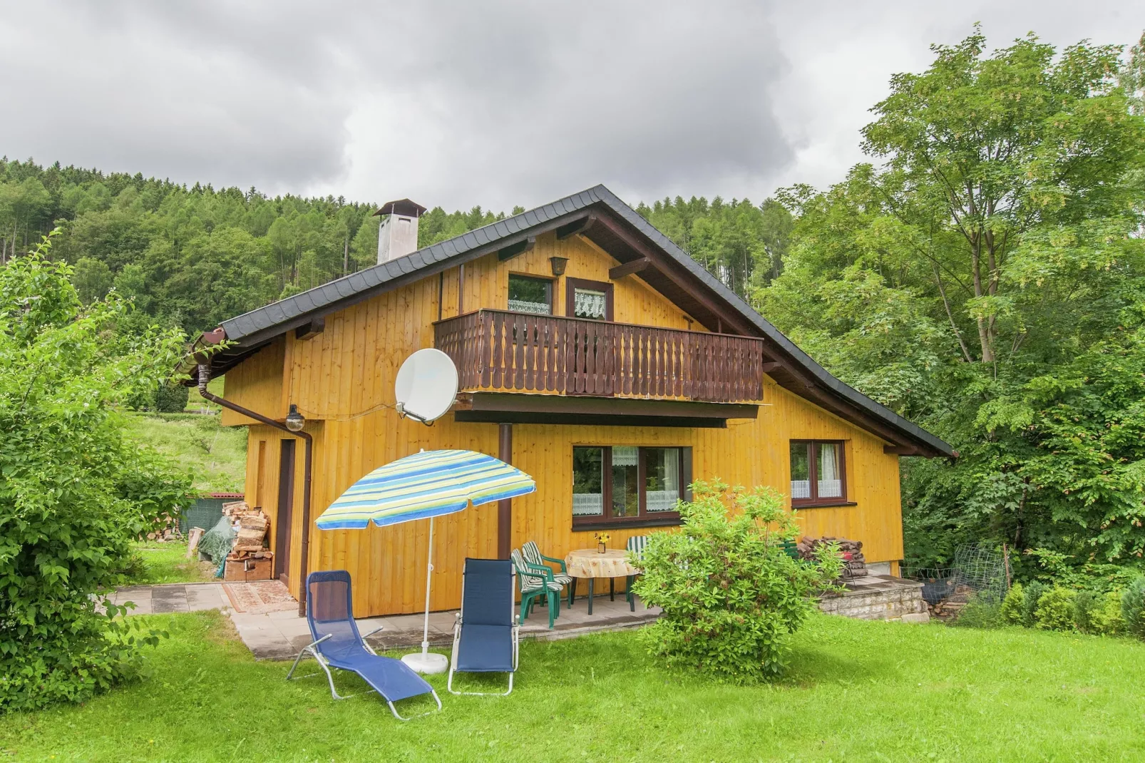 Steinbach-Hallenberg-Exterior summer