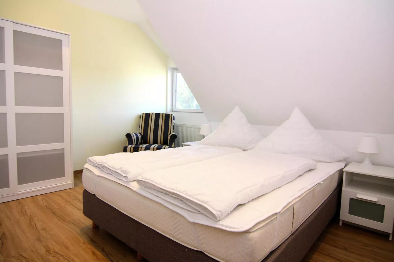 Appartement 4 rechts außen-Bedroom