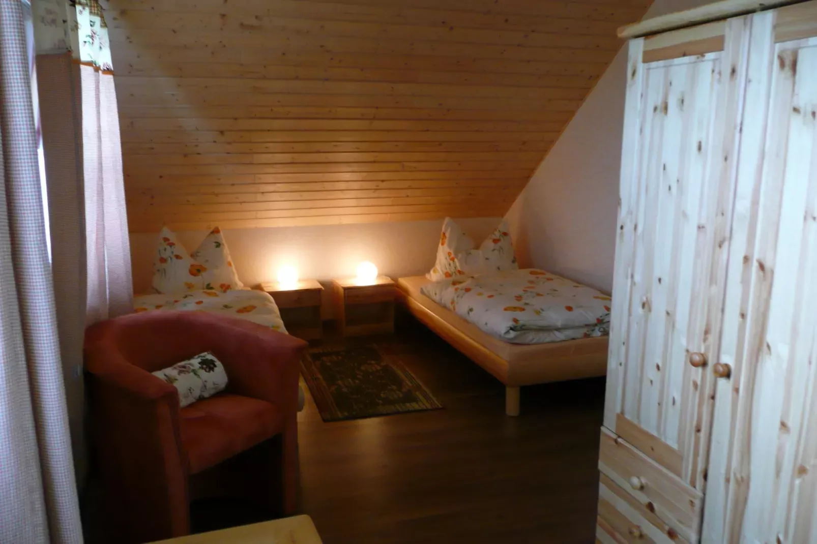 Naturstammhaus-Schlafzimmer