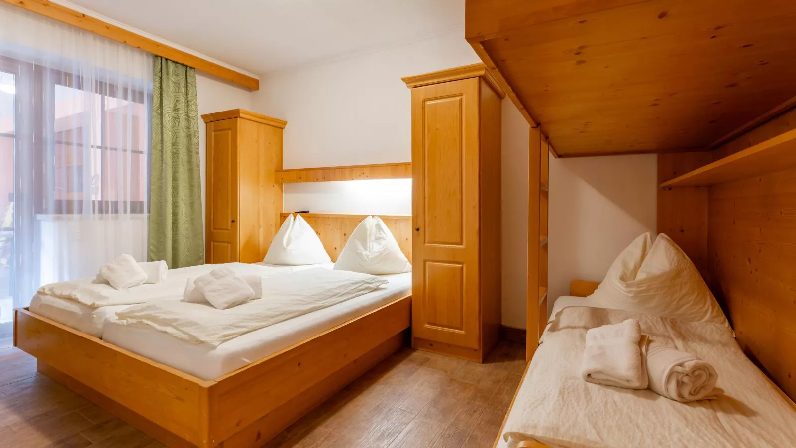 Zirmblick-Bedroom