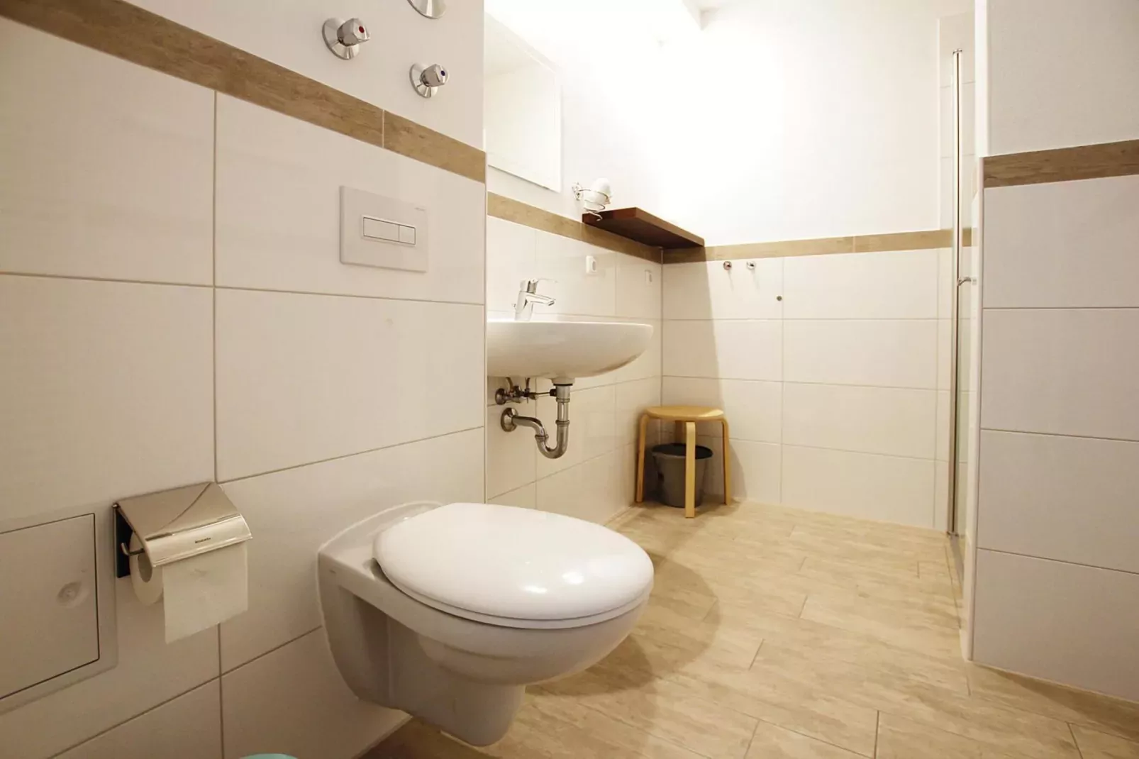 Apartment Hafenflair / Haus 3 EG-Wohnung 9 3 Personen-Bathroom
