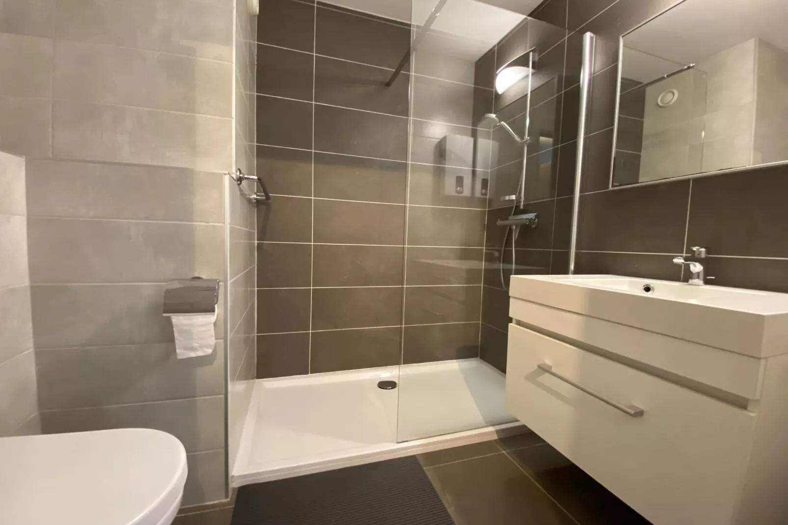 SIRENUSE I EN II I/0605-Bathroom