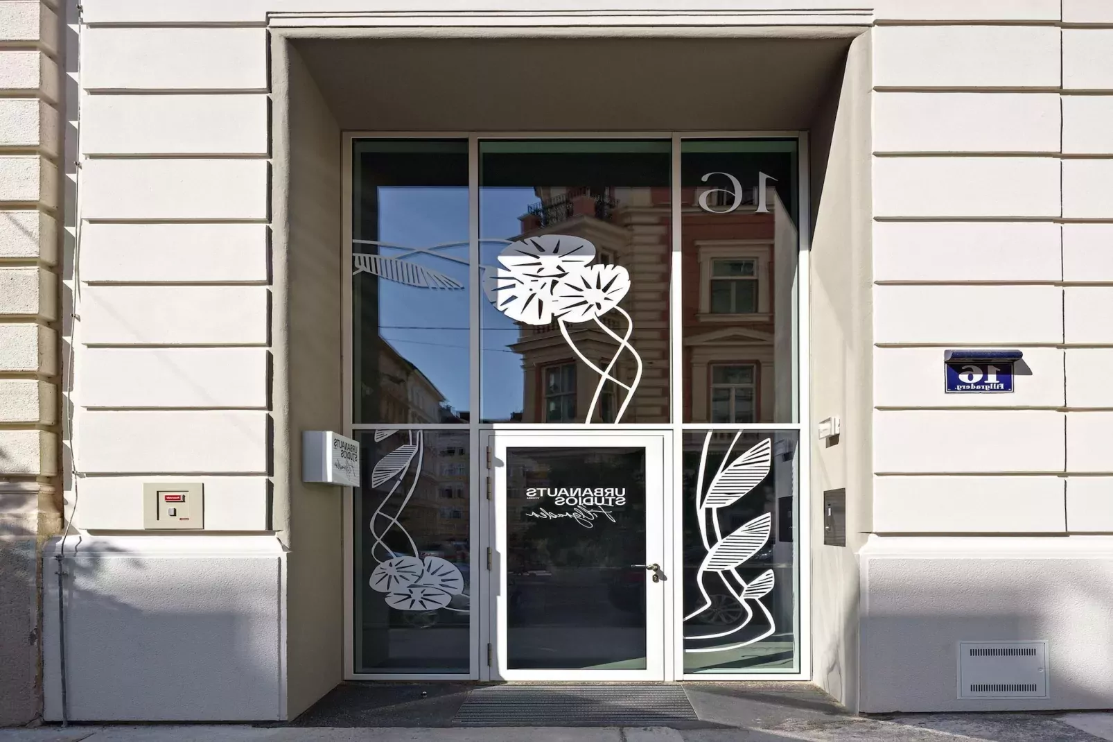 URBANAUTS Studios Fillgrader - 1Person-Exterior summer