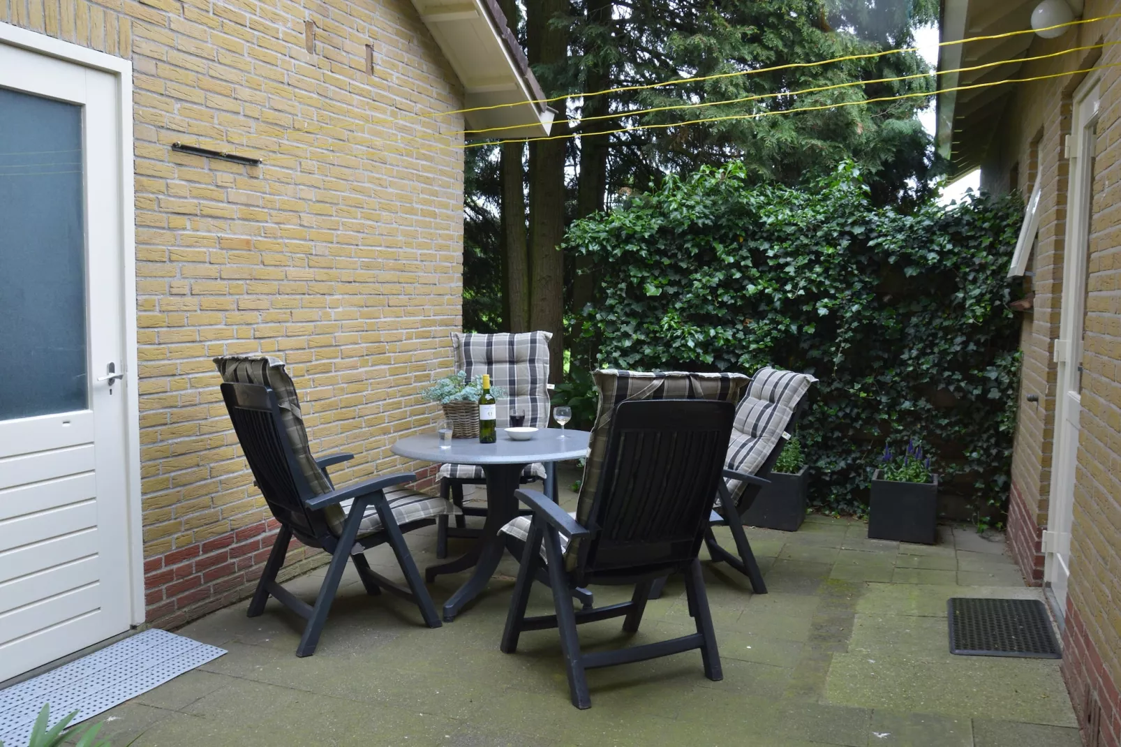 Huus in 't Hagt-Terrace balcony