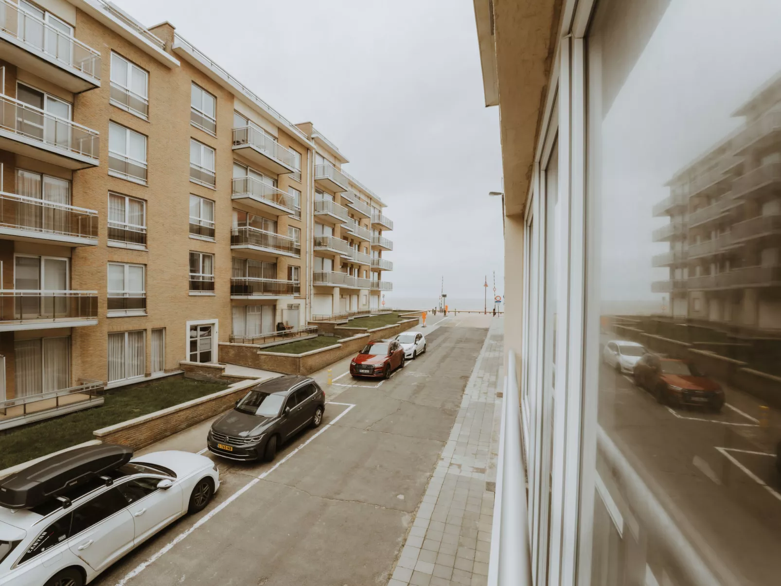 Goethe close to the beach-Draußen