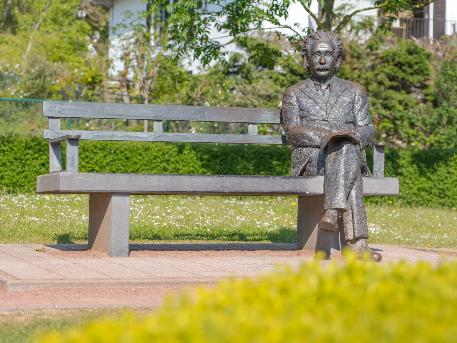 Goethe close to the beach-Draußen