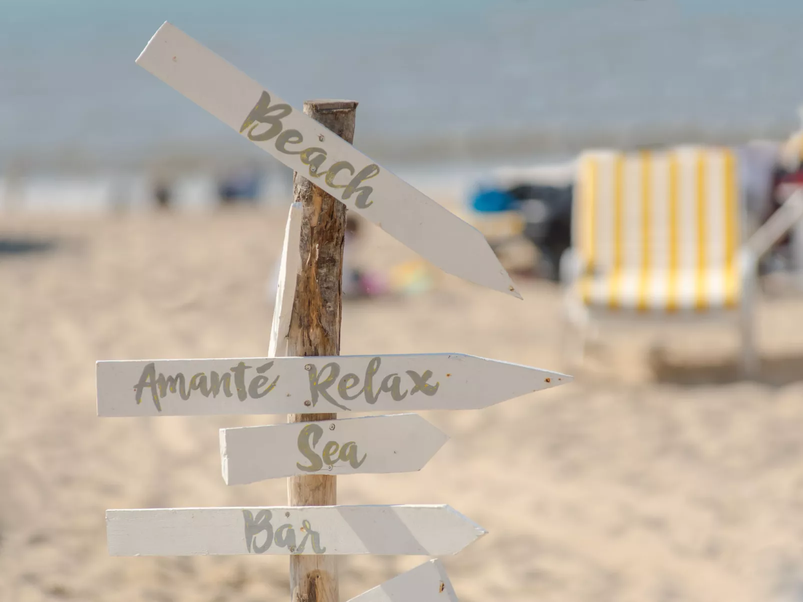 Goethe close to the beach-Draußen
