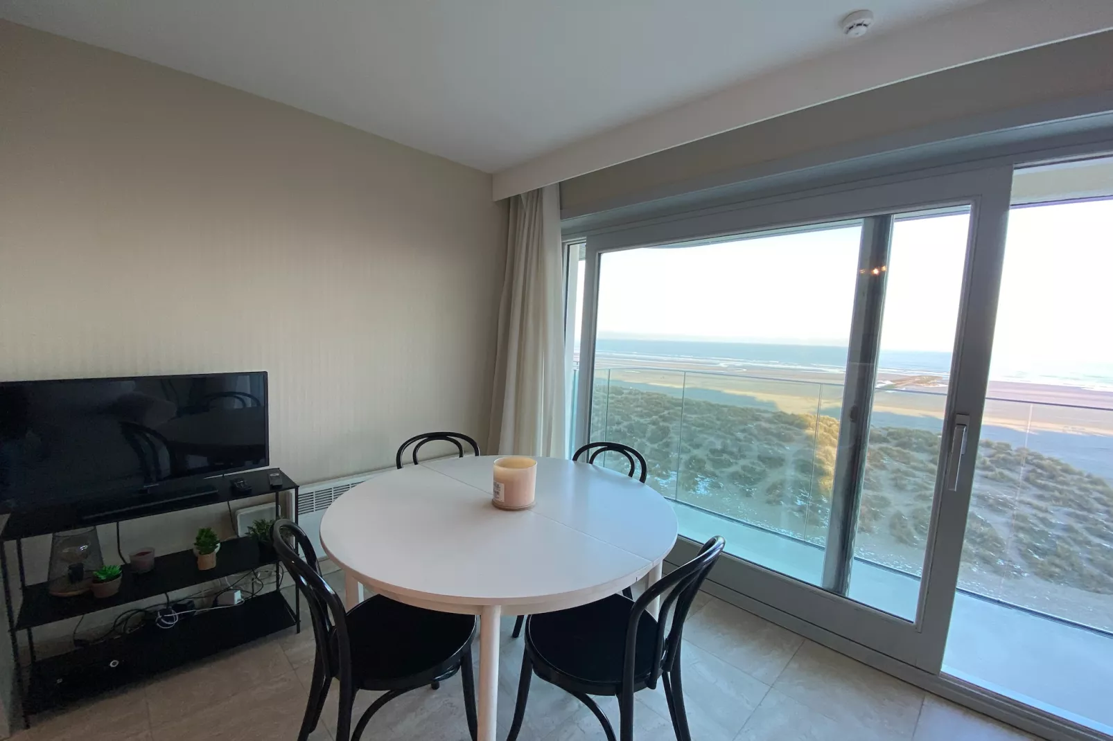 SEAWIND 502-Dining room