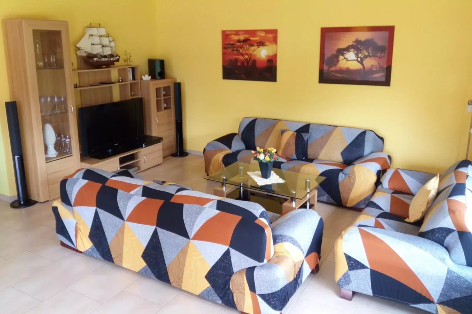 Große Ferienwohnung für 6 Personen mit Terrasse-Salon
