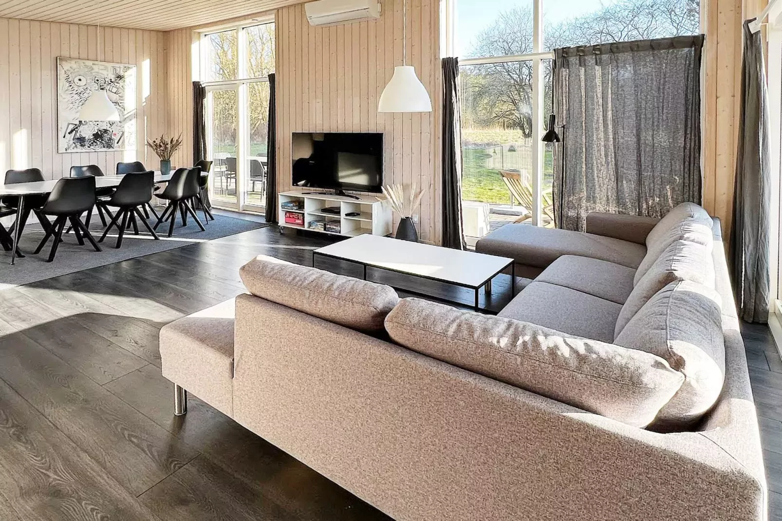8 person holiday home in Glesborg