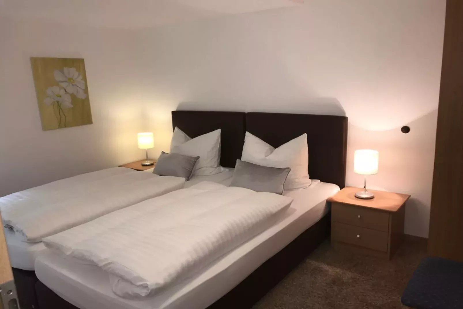 40900-Bedroom