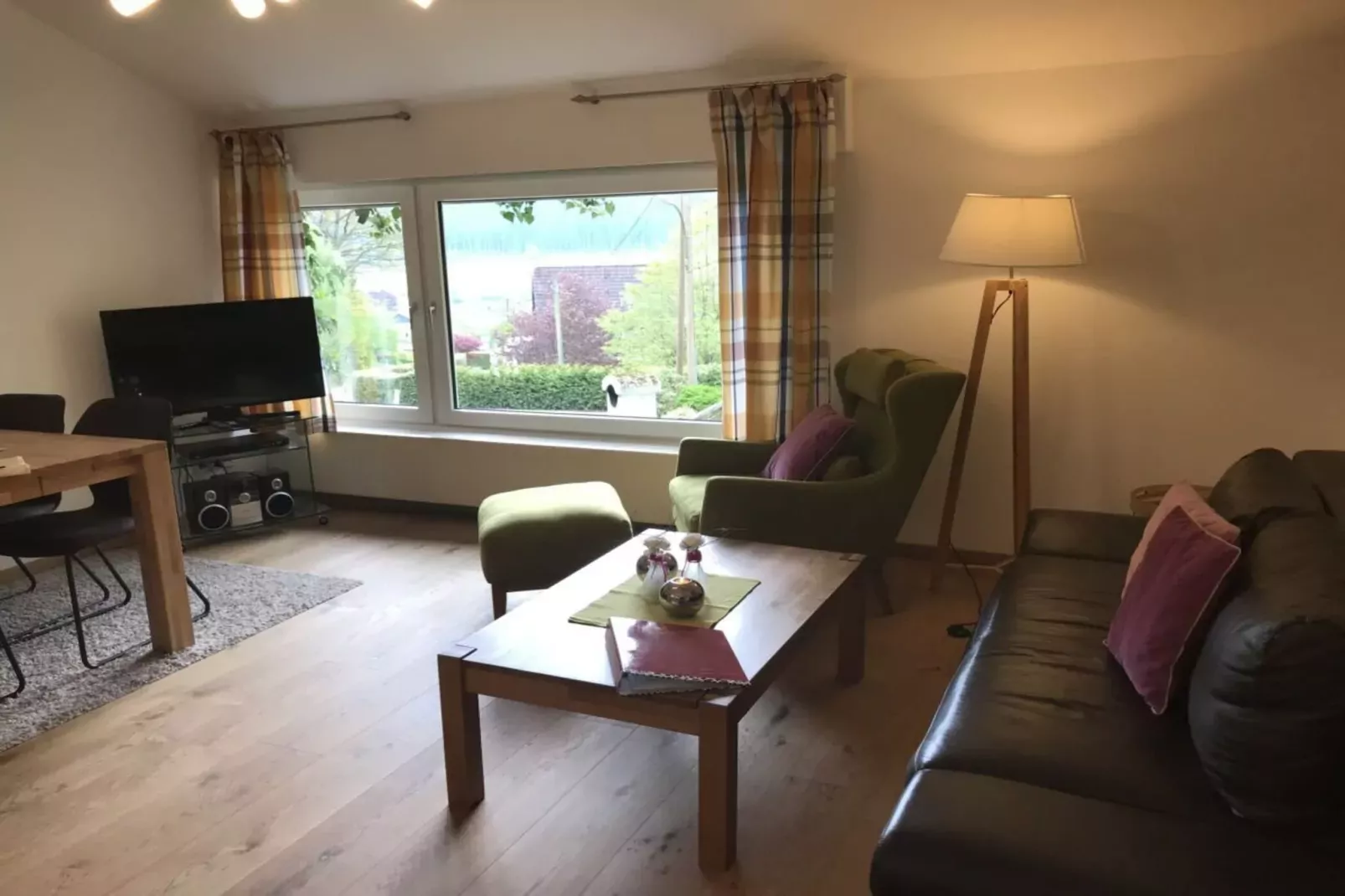 40900-Living room