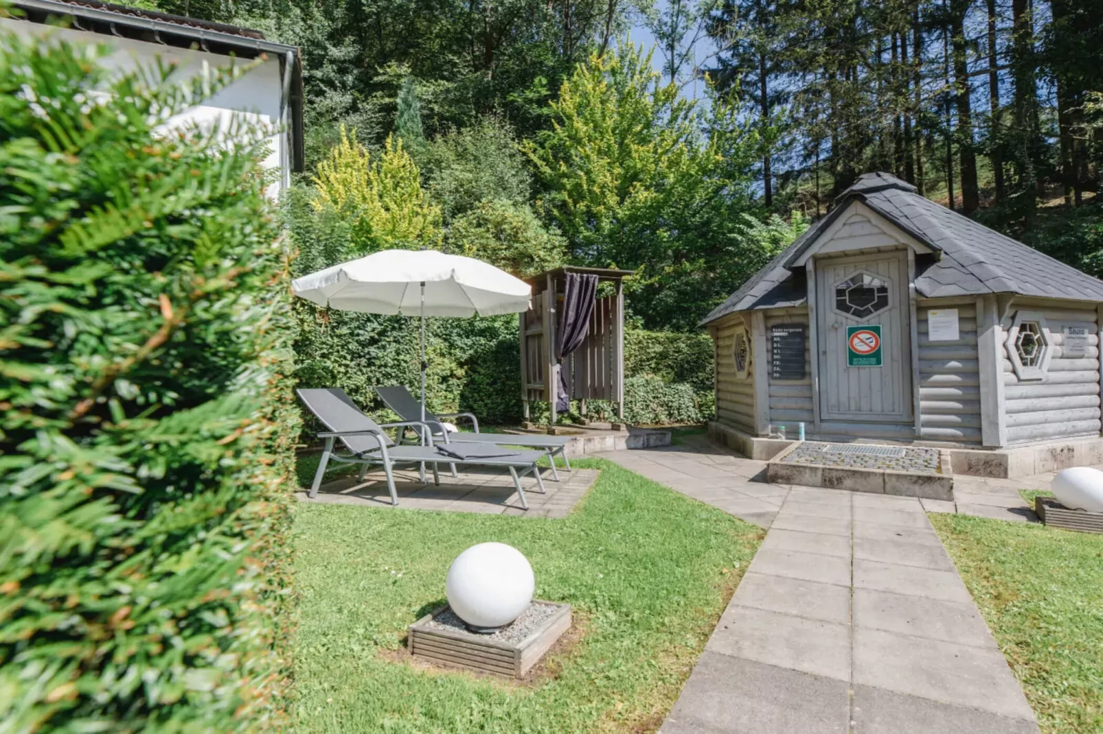 40900-Exterior summer