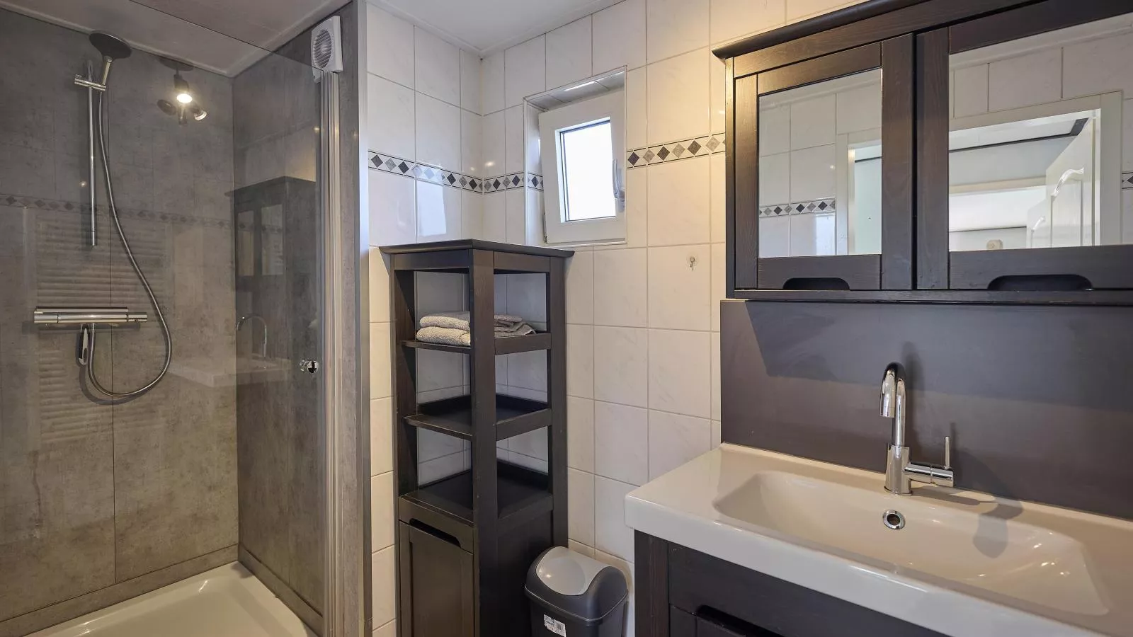 T Kaatsheuveltje 1-Bathroom