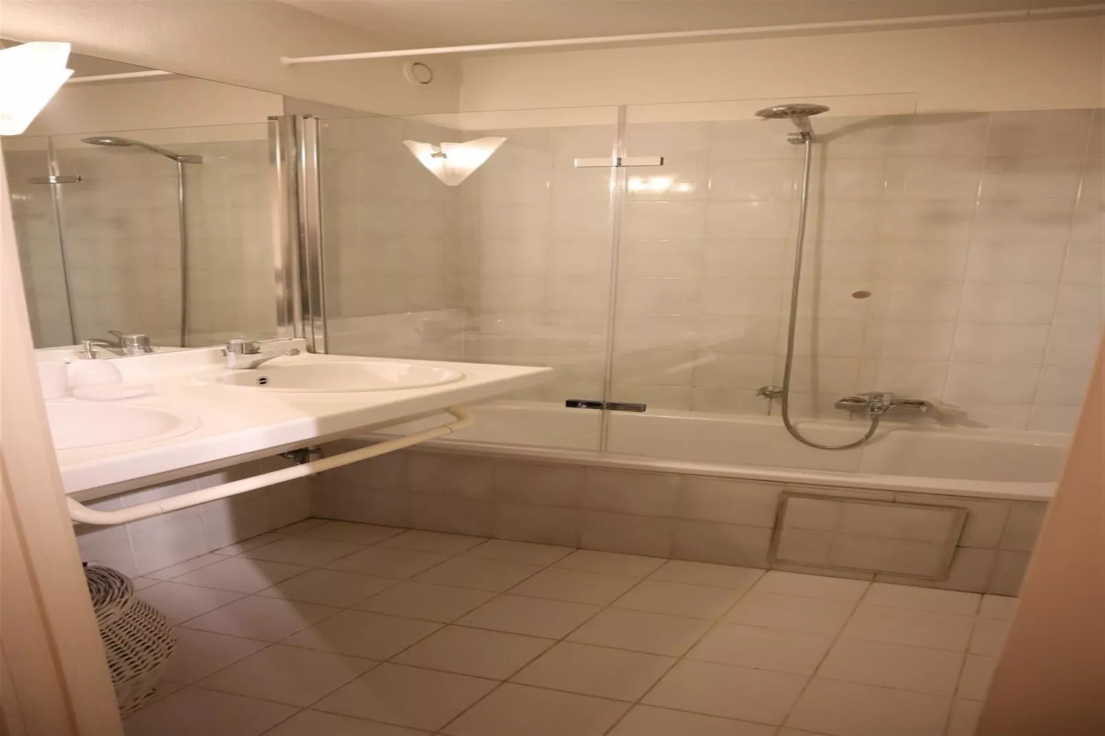 SCORPIO A 0202GAR-Bathroom