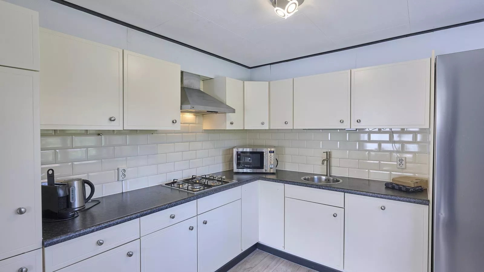 T Kaatsheuveltje 1-Kitchen