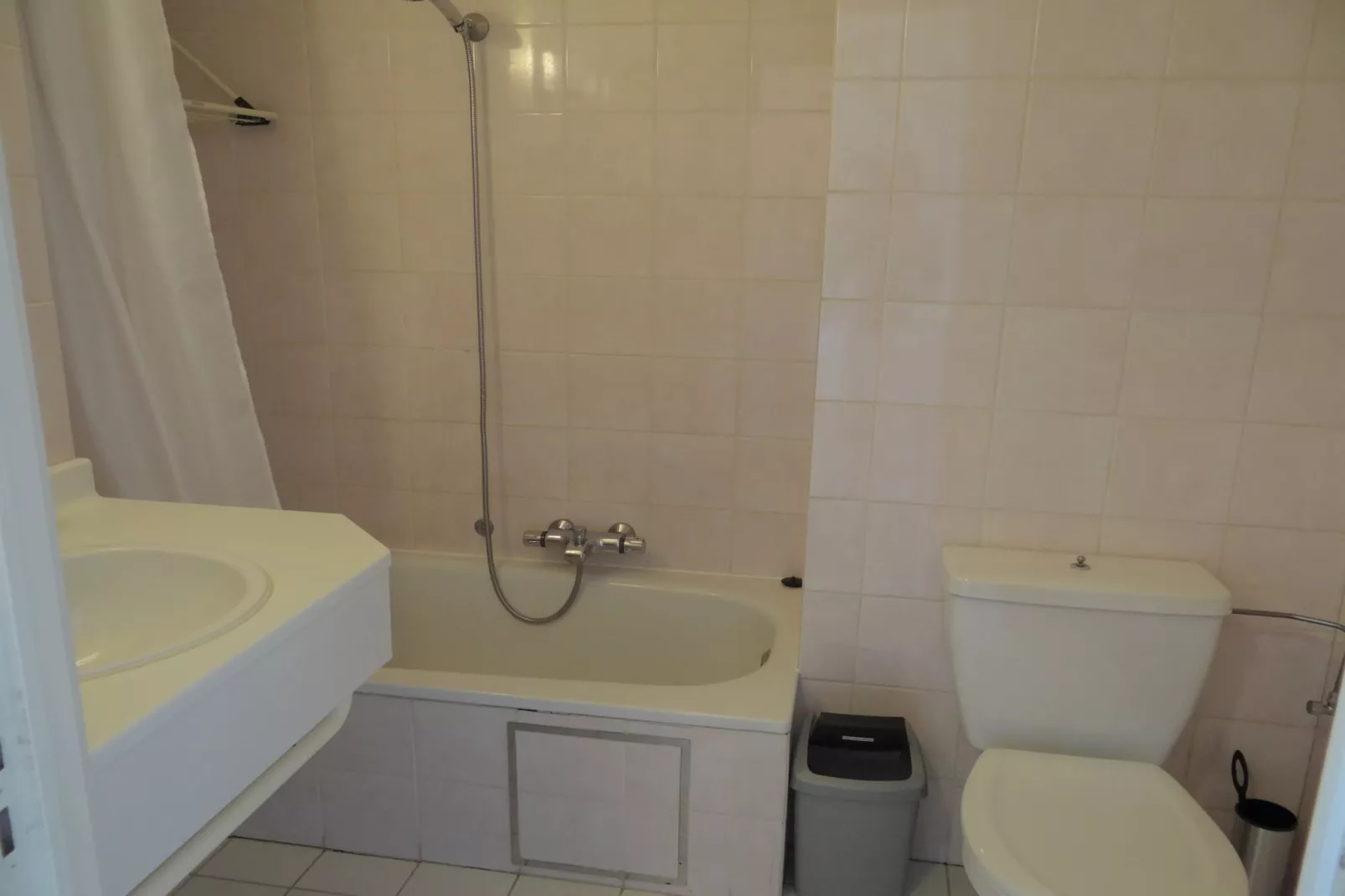 SCORPIO B 0603GAR-Bathroom
