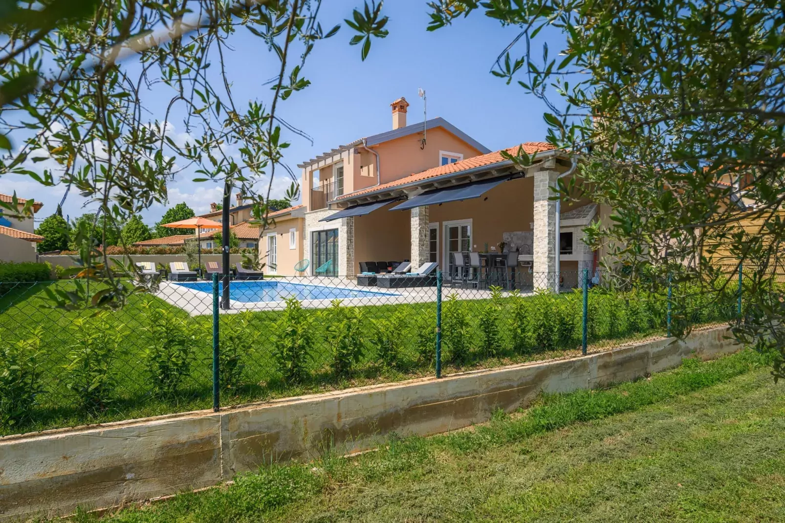 Villa Istra Maruzini-Außenbereich Sommer