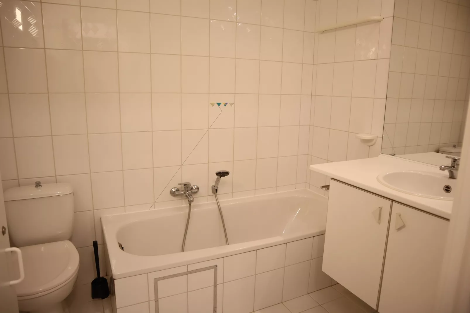 SCORPIO BI 403-Bathroom