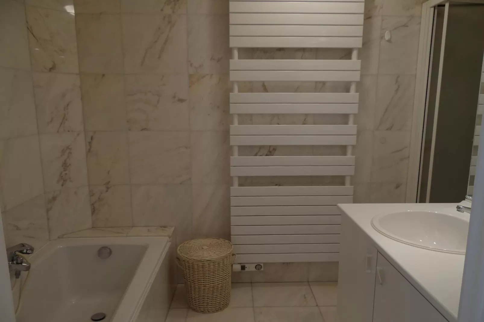 SCORPIO BI 0602GAR-Bathroom